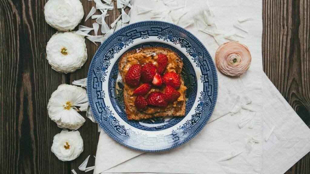 French toast with strawberry and cream