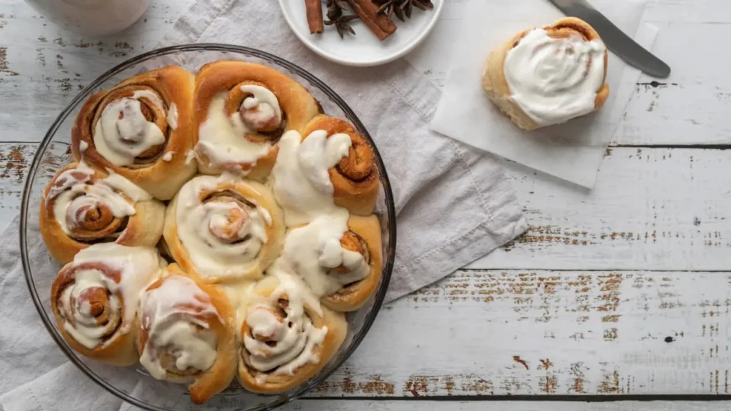Cinnamon rools on glass round pan