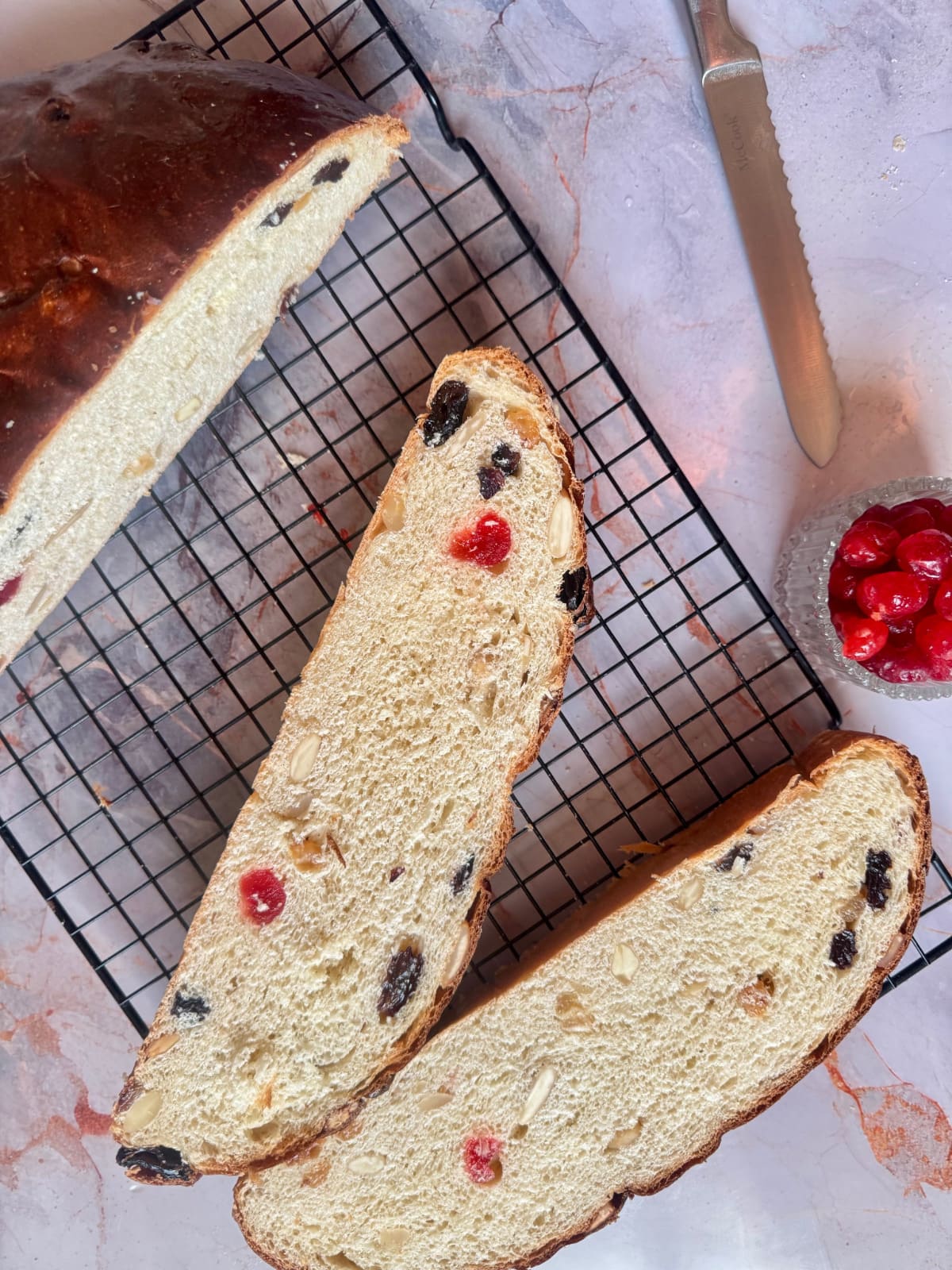 julekake bread on wire rack